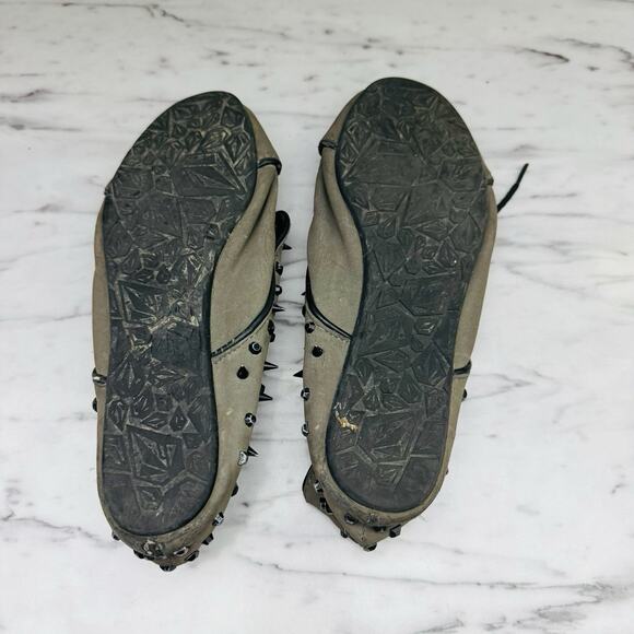 Volcom One Way Gray Studded Leather Slip On Shoes Women’s Size 7 - Picture 3 of 5